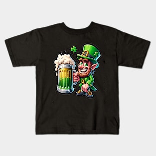 Leprechaun drinking beer on st patricks day Kids T-Shirt